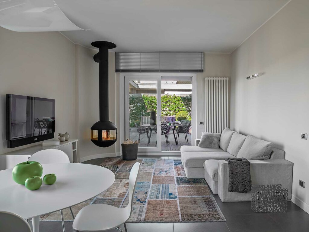 modern-living-room-interior-with-iron-fireplace-ov-U4XXLGZ.jpg